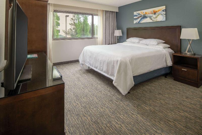 带大床的套房, Embassy Suites By Hilton Seattle Tacoma International Airport