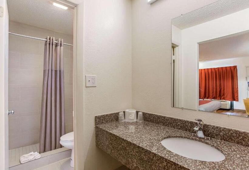 חדר סטנדרט מותאם לאדם עם מוגבלויות, Motel 6 Macclenny, Fl