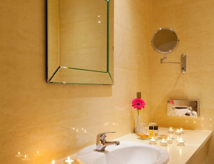 اتاق استاندارد سه نفره, Bonnington Hotel & Leisure Centre