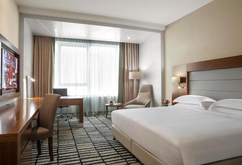 带大床的标准间, Jumeira Rotana – Dubai