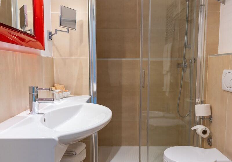 اتاق کلاسیک, Universal Terme