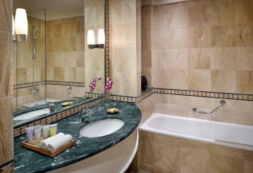 اتاق سوپریور با تخت بزرگ, Mövenpick Resort & Spa Dead Sea