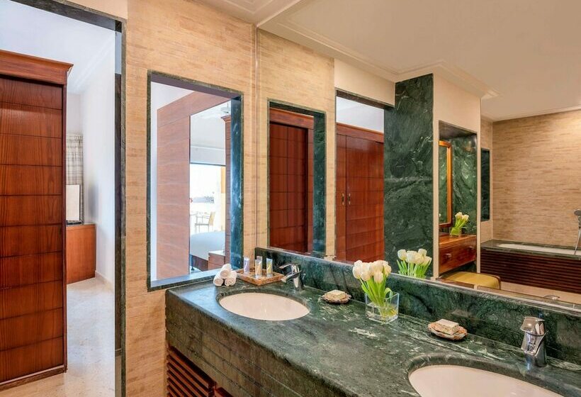 اتاق پرمیوم با چشم‌انداز دریا, Mövenpick Resort & Spa Dead Sea