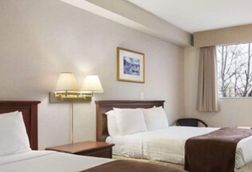 带2个双人床的标准工作室, Days Inn By Wyndham Brockville