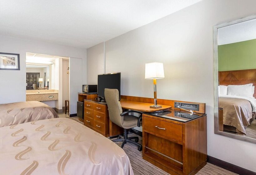 Номер Стандарт 2 Двуспальные Кровати, Quality Inn Forsyth Near Ga Public Safety Training Center