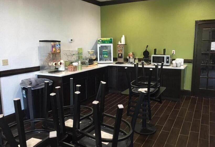 Номер Стандарт 2 Двуспальные Кровати, Quality Inn Forsyth Near Ga Public Safety Training Center