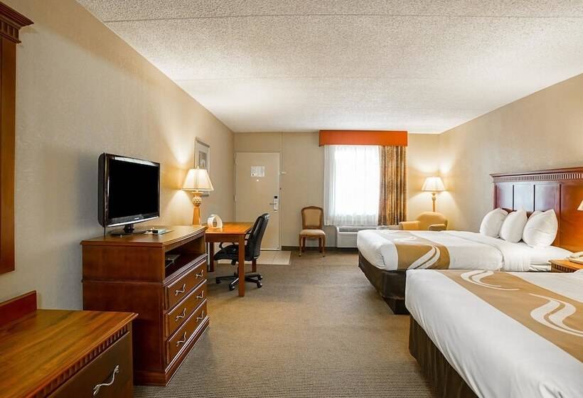 带2个双人床的标准工作室, Quality Inn