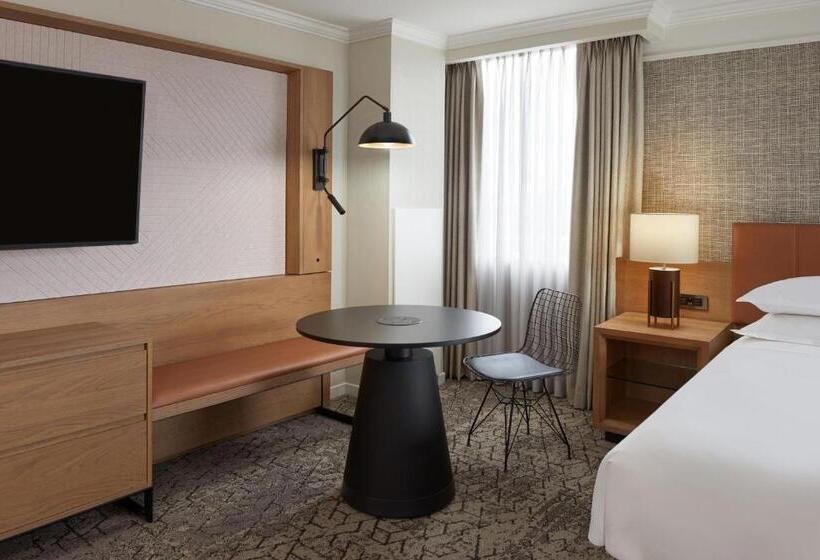 Номер Superior Кровать Кинг, Sheraton Parkway Toronto North Hotel & Suites