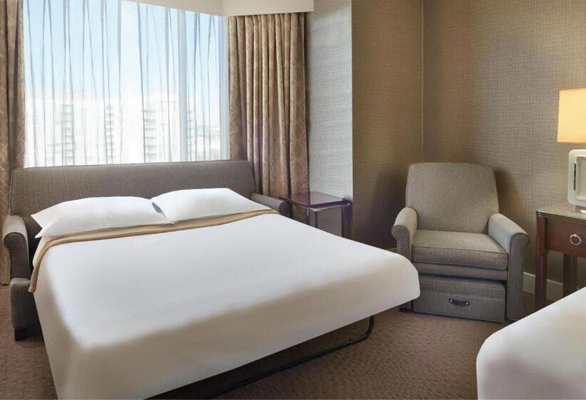 Номер Премиум, Sheraton Parkway Toronto North Hotel & Suites