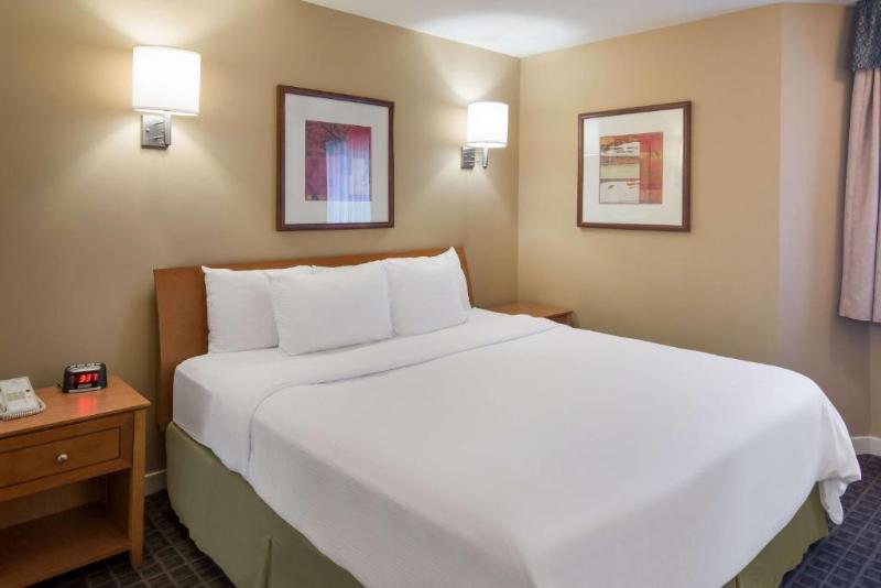 带大床的套房, Surestay Hotel By Best Western North Vancouver Capilano