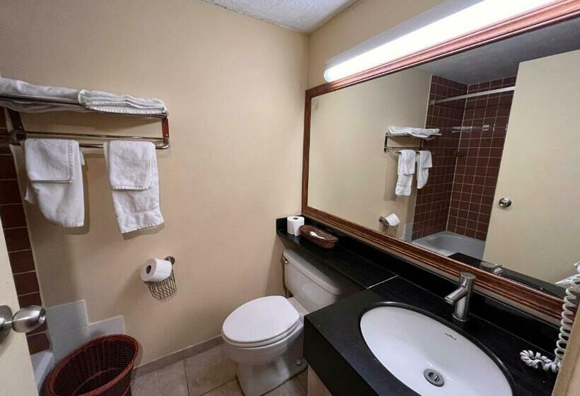 Номер Deluxe, Cowansville