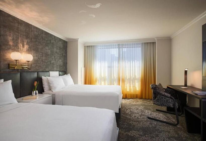 带2个双人床的标准工作室, Renaissance New York Times Square By Marriott