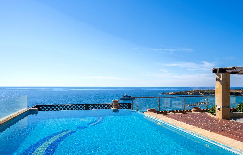 סוויטה, Coral Beach Hotel & Resort Cyprus