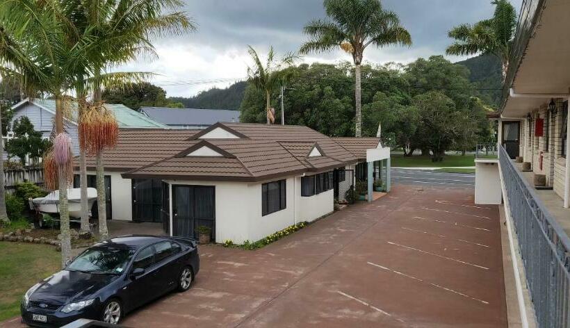 استودیوی استاندارد, Cypress Court Motel