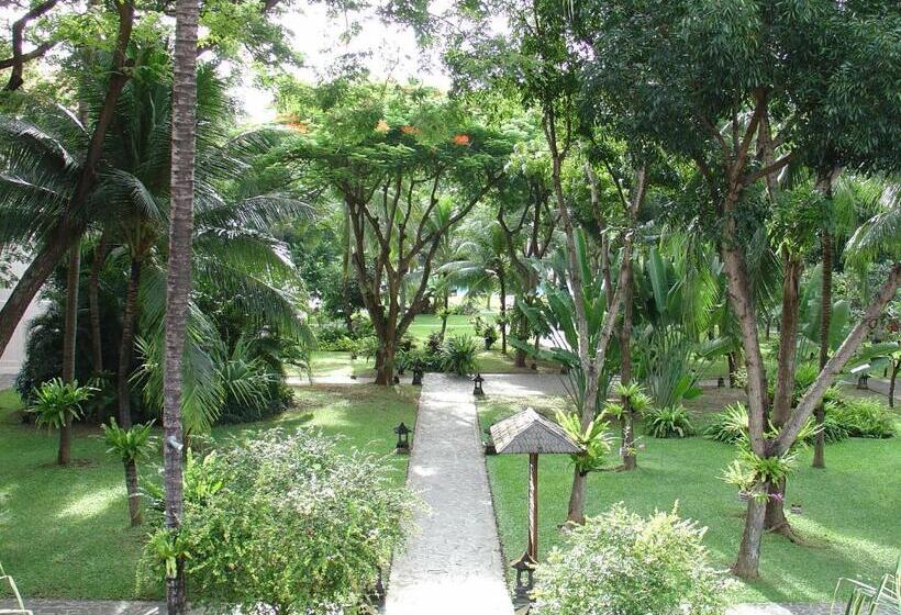 اتاق خانوادگی با چشم‌انداز باغ, Bintang Bali Resort