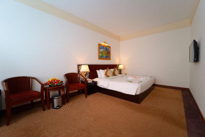 سوئیت با چشم‌انداز رودخانه, Century Riverside Hotel Hue