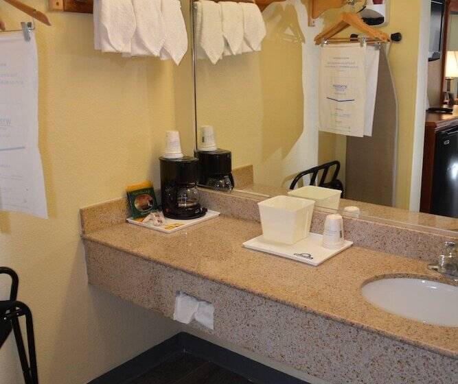Номер Стандарт 2 Двуспальные Кровати, Days Inn By Wyndham Jacksonville Nc