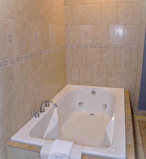 Люкс Deluxe Кровать Кинг, Days Inn By Wyndham Jacksonville Nc