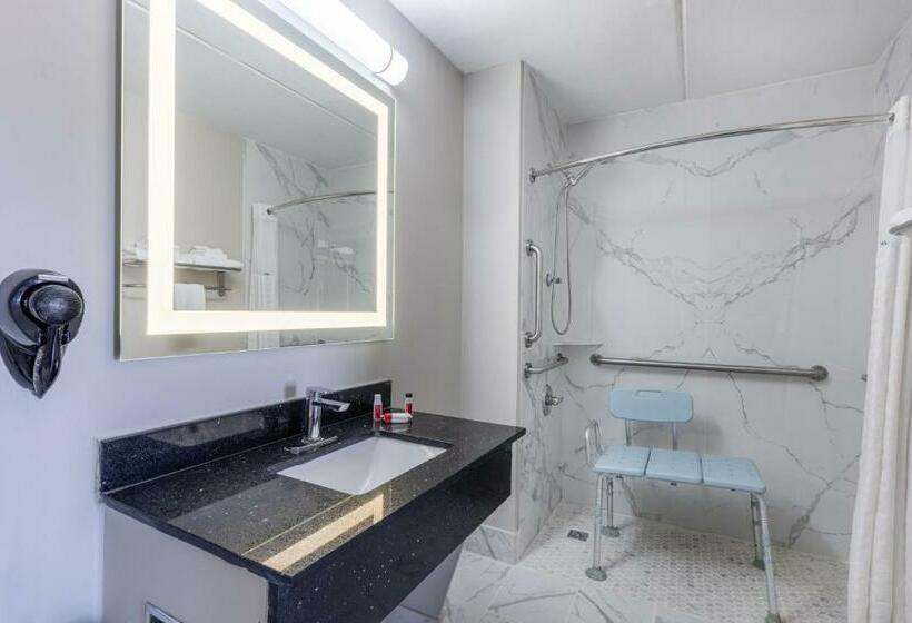 Стандартный Номер Кровать Кинг, Days Inn & Suites By Wyndham Fort Bragg/cross Creek Mall