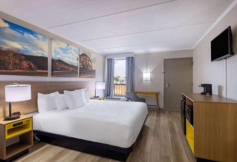 Стандартный Номер Кровать Кинг, Days Inn & Suites By Wyndham Fort Bragg/cross Creek Mall