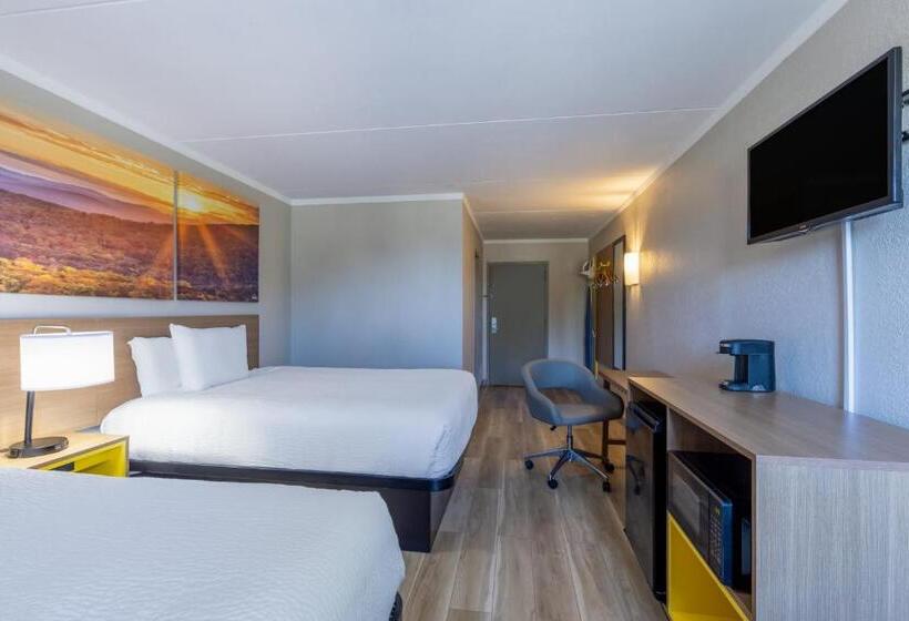 חדר סטנדרט, Days Inn & Suites By Wyndham Fort Bragg/cross Creek Mall