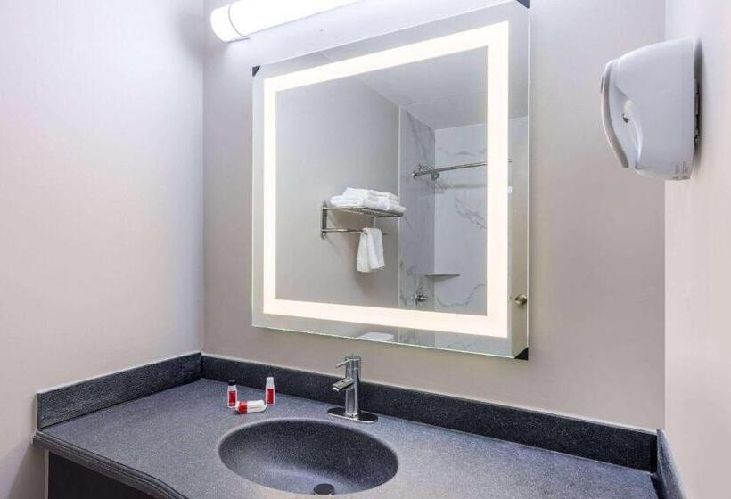 Номер Стандарт, Days Inn & Suites By Wyndham Fort Bragg/cross Creek Mall