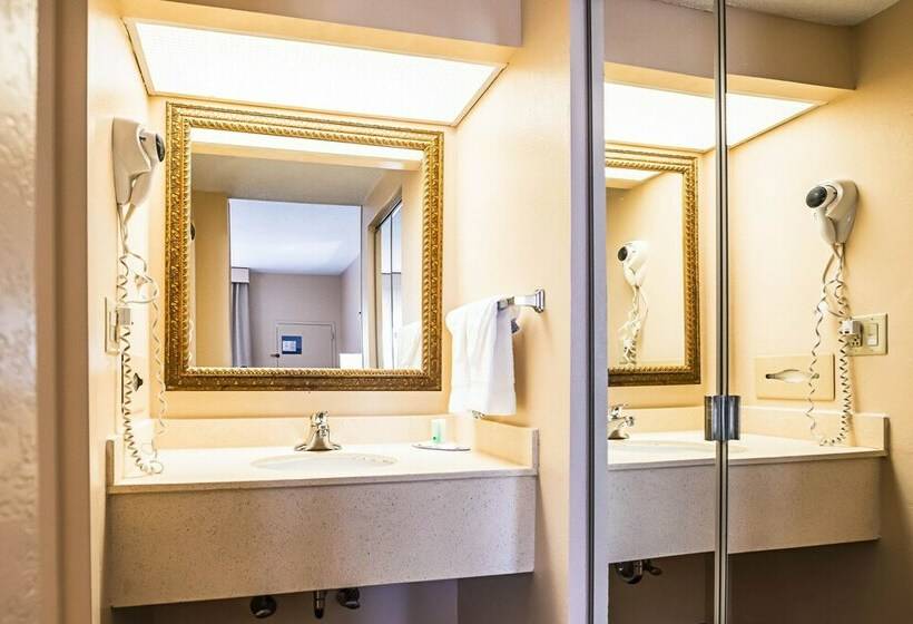 ２ダブルベッドのスタンダードルーム, Quality Inn & Suites