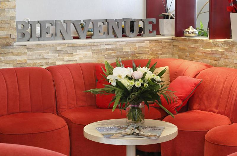 اتاق استاندارد سه نفره, Logis Hotel Arc En Ciel