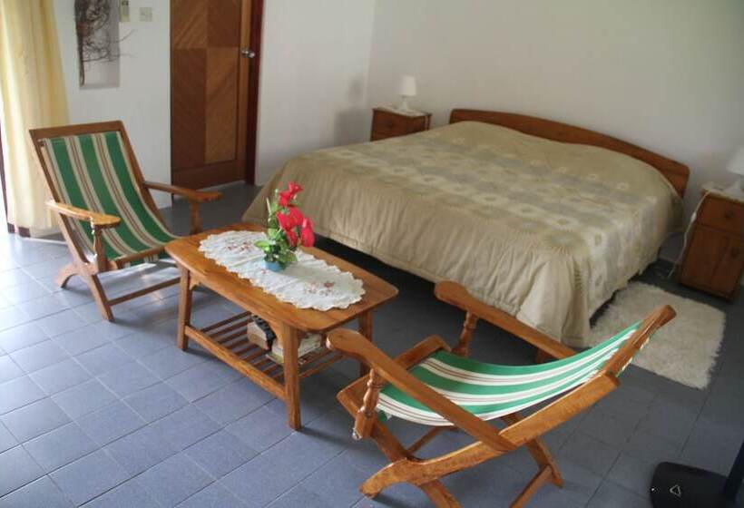 اتاق استاندارد با چشم‌انداز باغ, Daniella's Bungalows