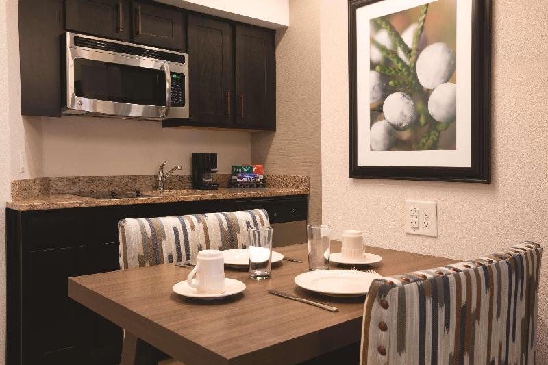 套房带泳池景, Homewood Suites By Hilton Tucson/st. Philip S Plaza Univ