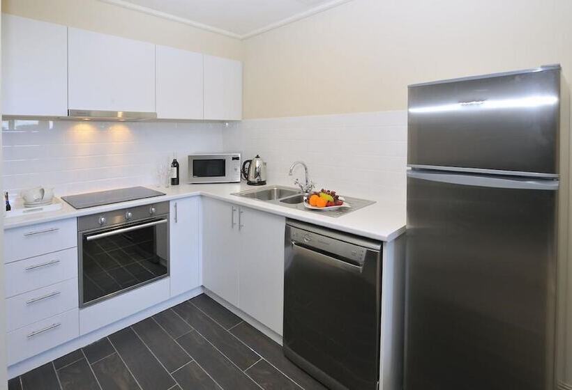 استودیو اجرایی, Grand Hotel Melbourne