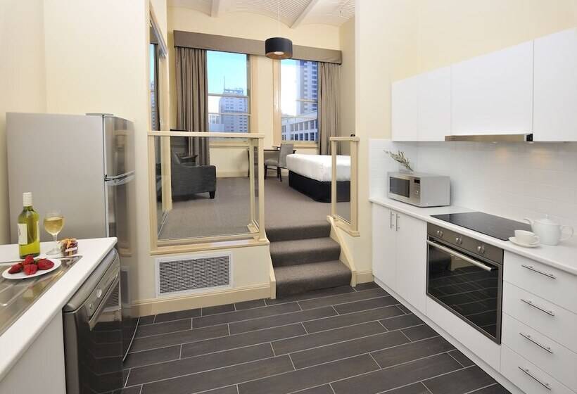 استودیو اجرایی, Grand Hotel Melbourne