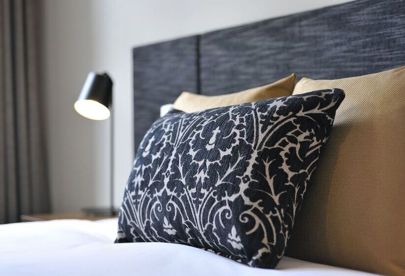 استودیو اجرایی, Grand Hotel Melbourne