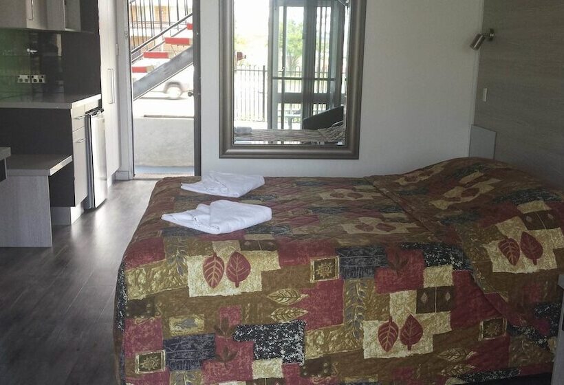 Quarto Basic, Le George Motel