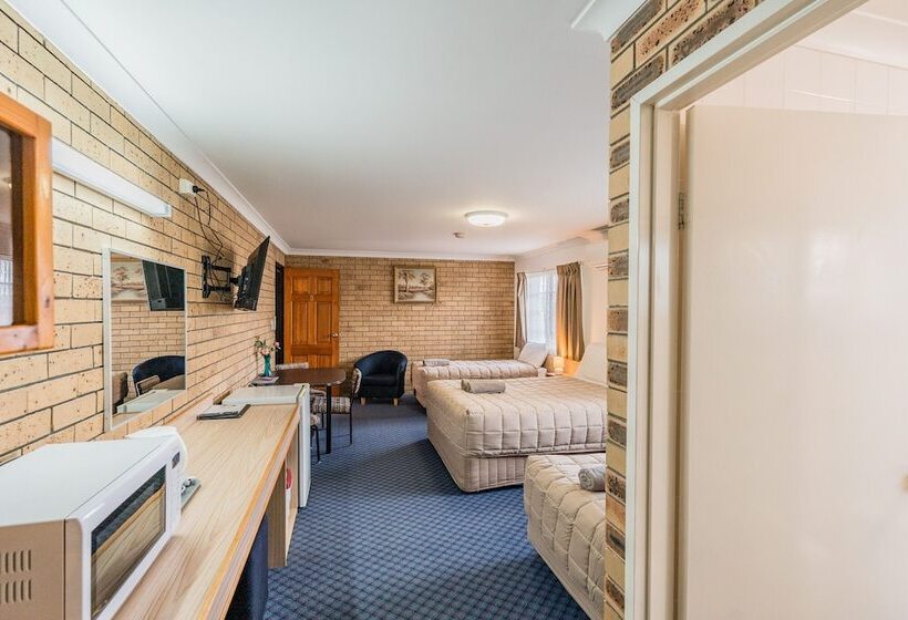 패밀리 룸, Settlers Motor Inn
