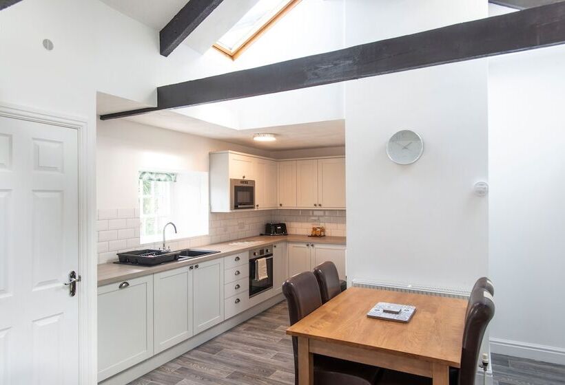 2 Bedroom Apartment Garden View, Tregenna Castle Resort