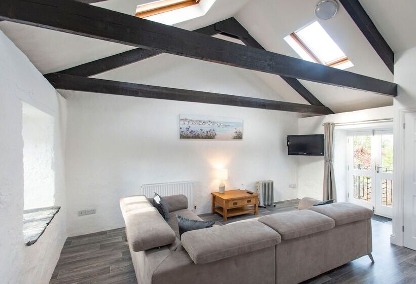 2 Bedroom Apartment Garden View, Tregenna Castle Resort