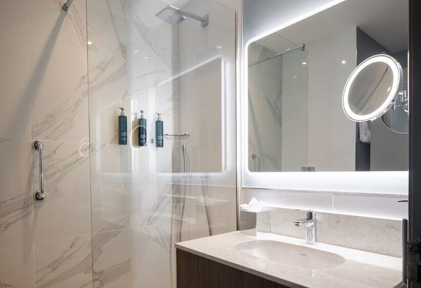 Номер Deluxe, Doubletree By Hilton London Angel Kings Cross
