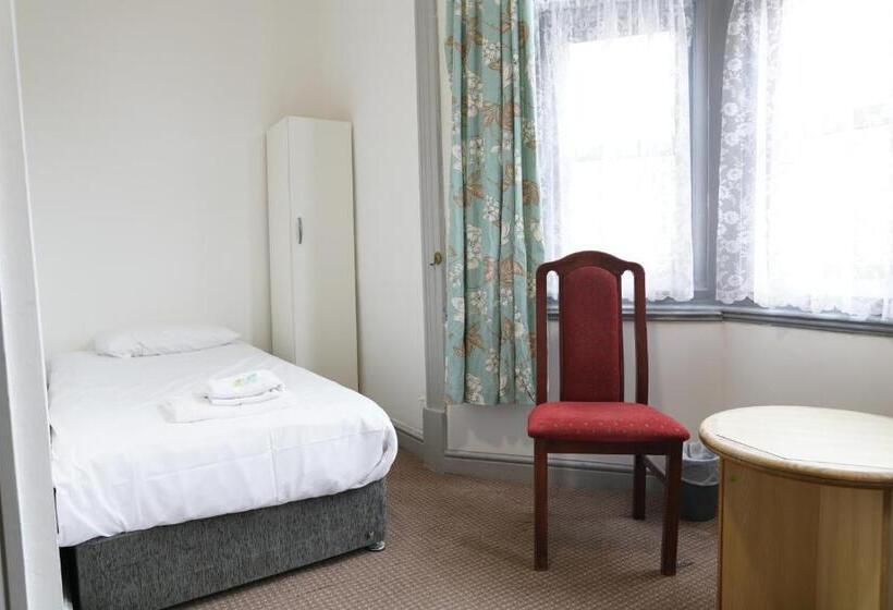 Номер Стандарт Трехместный, Royal Hotel Kettering