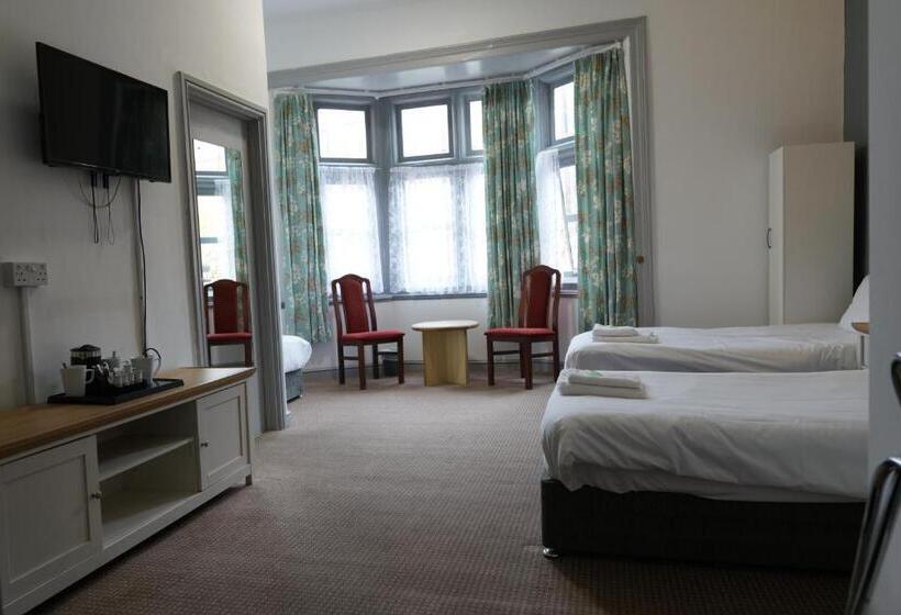 Номер Стандарт Трехместный, Royal Hotel Kettering