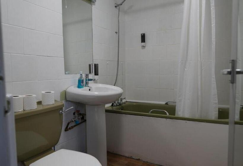 Номер Стандарт Трехместный, Royal Hotel Kettering
