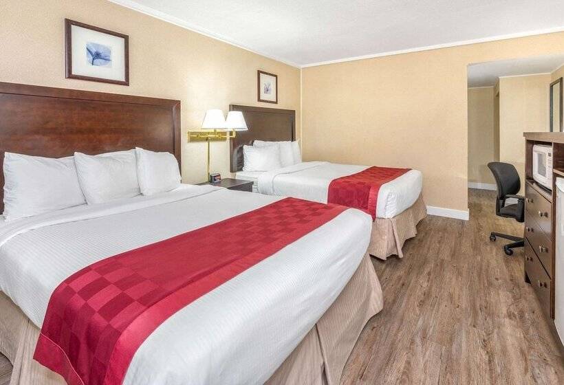 Номер Стандарт 2 Двуспальные Кровати, Ramada By Wyndham Coquitlam