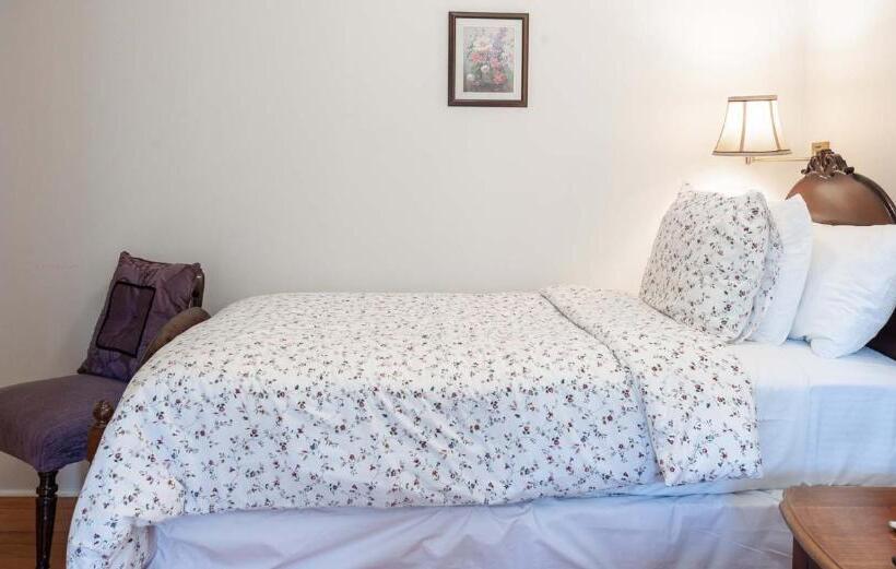 اتاق استاندارد با چشم‌انداز, Stone Maiden Inn