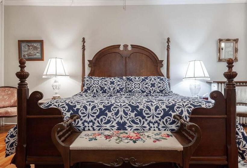 Deluxe Suite King Bed, Stone Maiden Inn