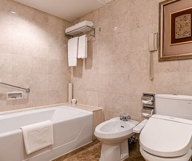 سوییت اجرایی, Shangri La Wuhan,close To The Mixc With Three Subway Lines