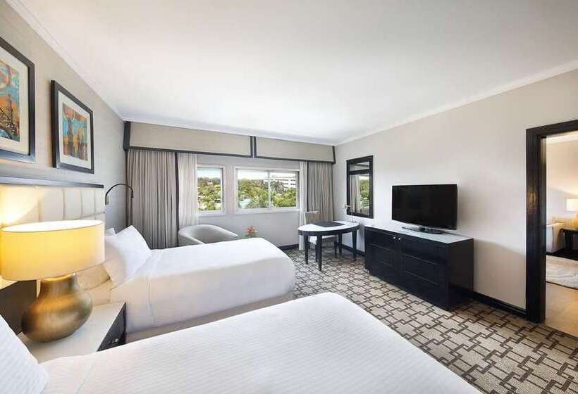 سوییت با چشم‌انداز استخر, Hilton Cairo Heliopolis