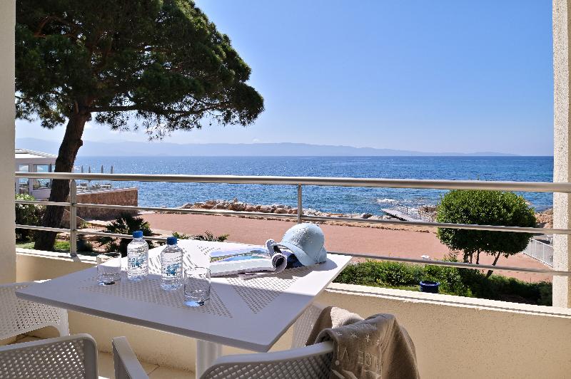 اتاق لوکس با چشم‌انداز دریا, Restaurant Dolce Vita