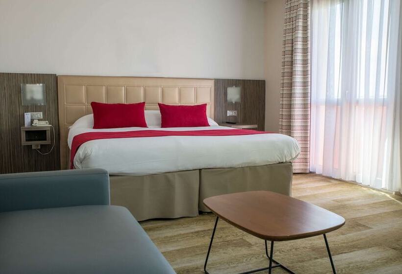 Семейный Номер, Atrium Arles Centre