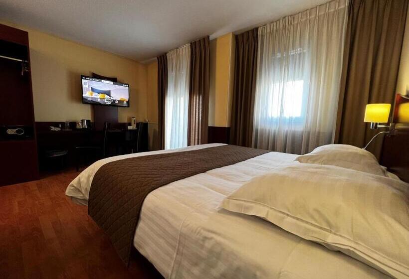 Номер Комфорт, Logis Hotel Center
