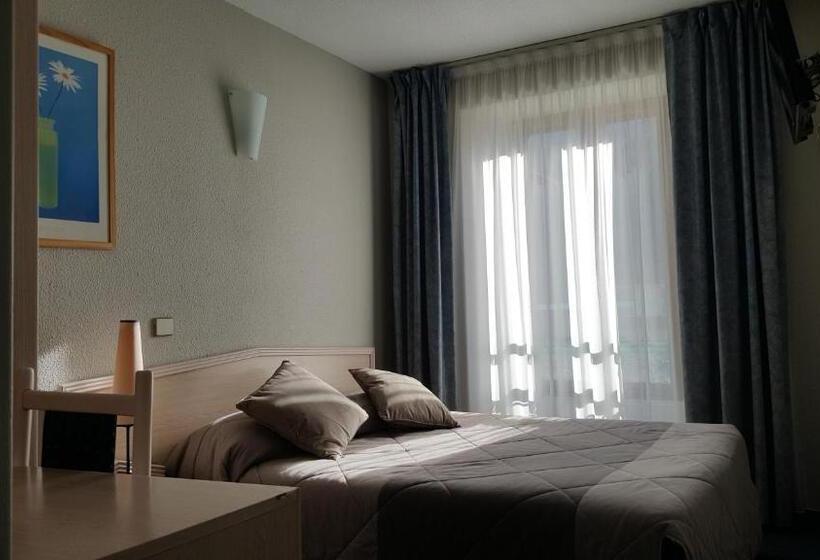 Номер Комфорт, Hôtel De Genève Et Restaurant , Faverges Seythenex